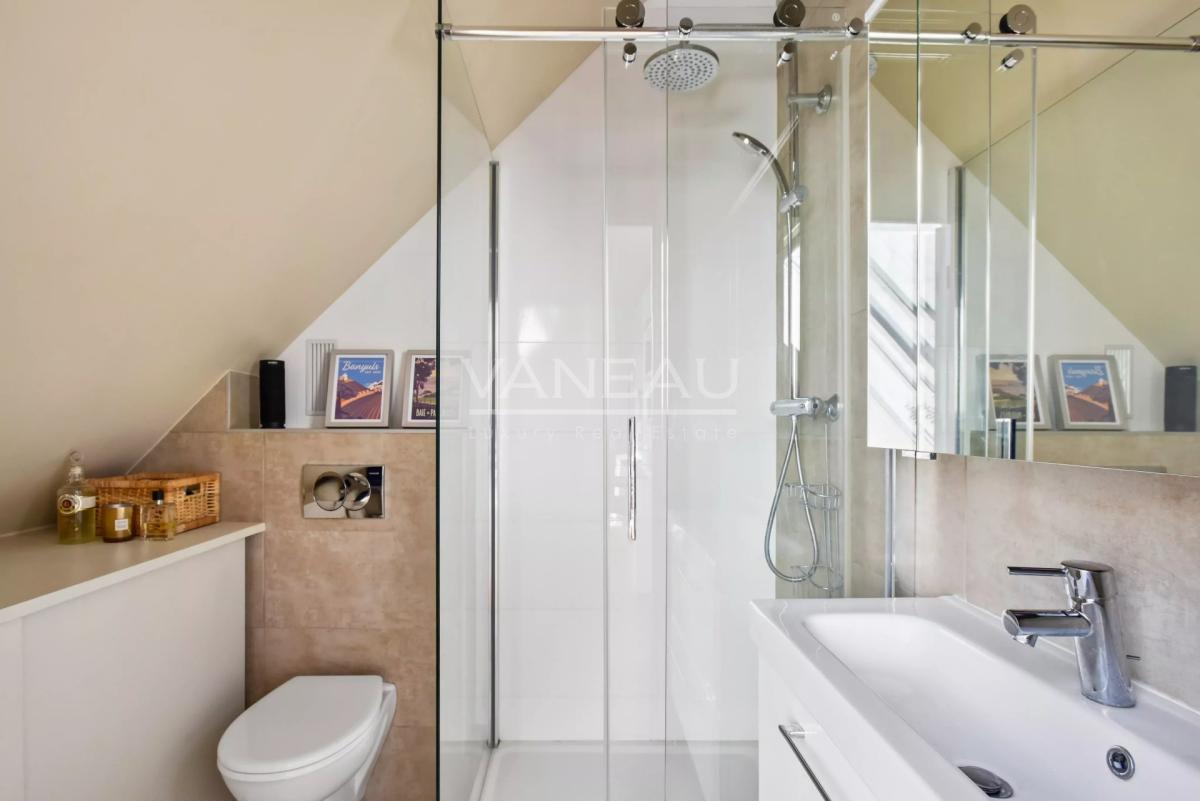 Duplex avec terrasse arborée - Paris VII