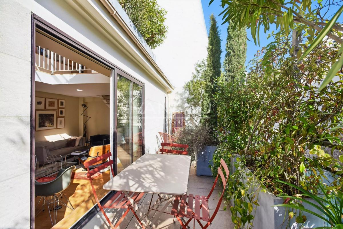 Duplex avec terrasse arborée - Paris VII