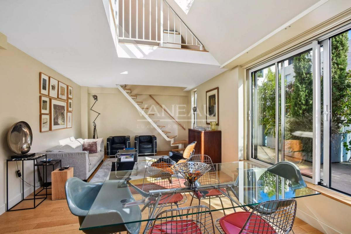 Duplex avec terrasse arborée - Paris VII