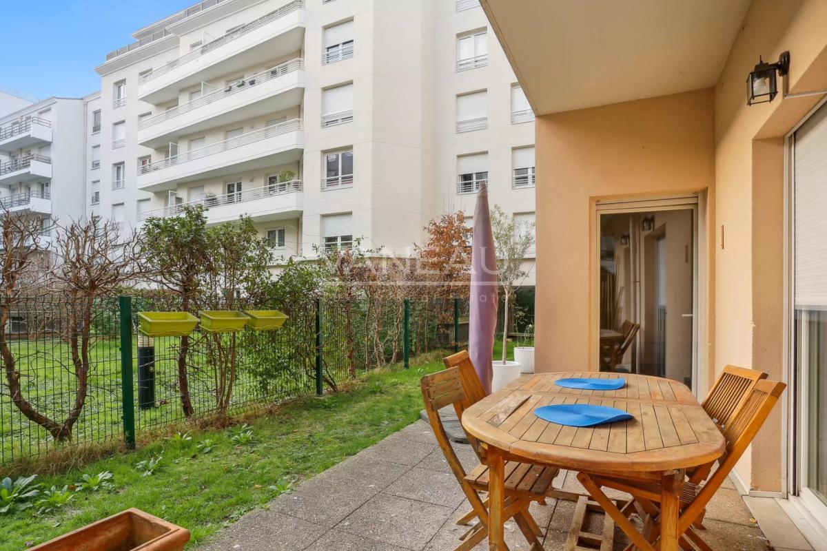 RARE – APPARTEMENT FAMILIAL MEUBLÉ – JARDIN PRIVATIF 80 m² – PLE