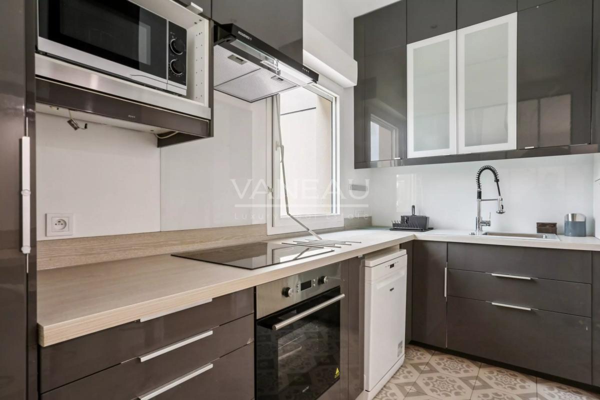 RARE – APPARTEMENT FAMILIAL MEUBLÉ – JARDIN PRIVATIF 80 m² – PLE