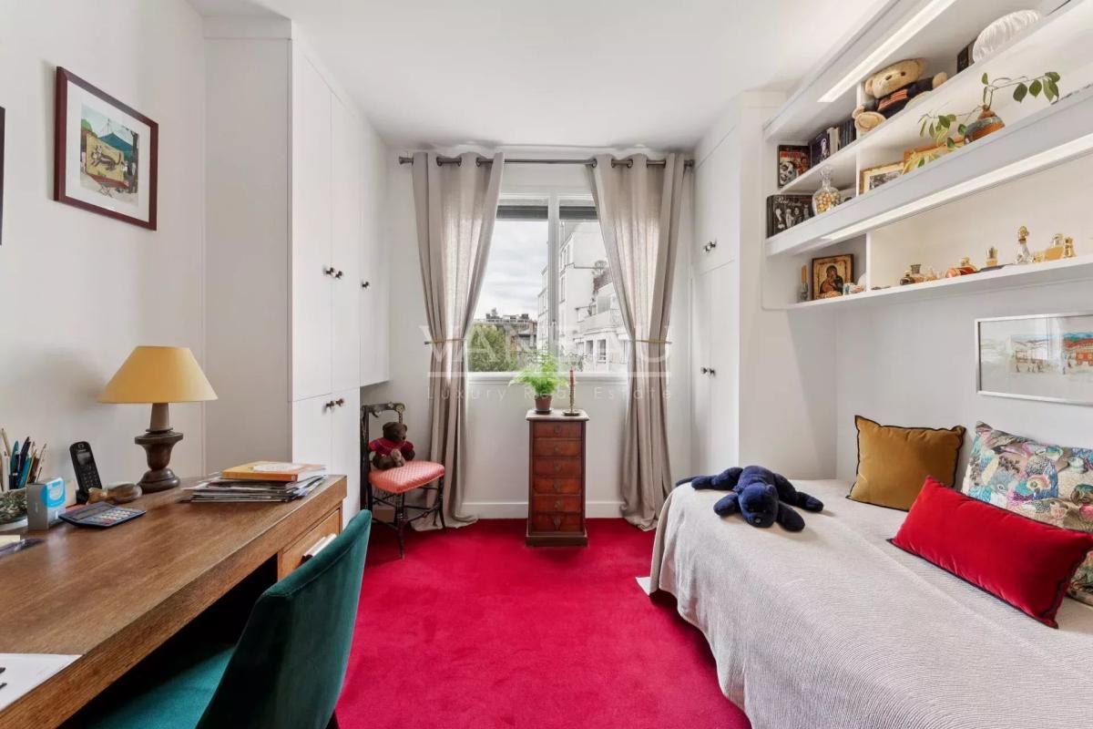 VENTE NUE-PROPRIETE - Mairie de Neuilly - Appartement cinq pièce