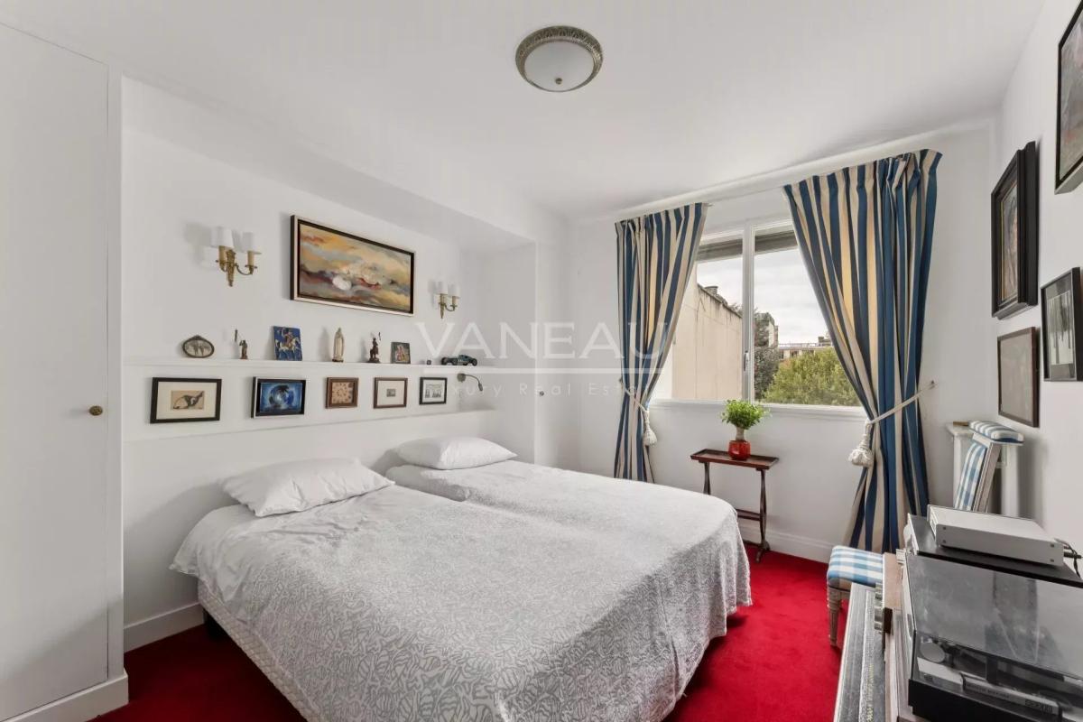 VENTE NUE-PROPRIETE - Mairie de Neuilly - Appartement cinq pièce