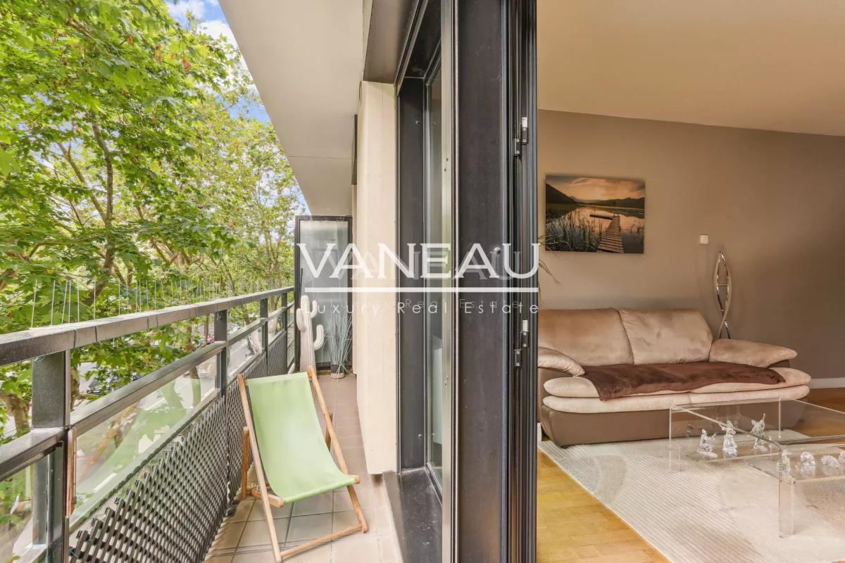 Deux pièces avec balcon exposé sud - immeuble moderne