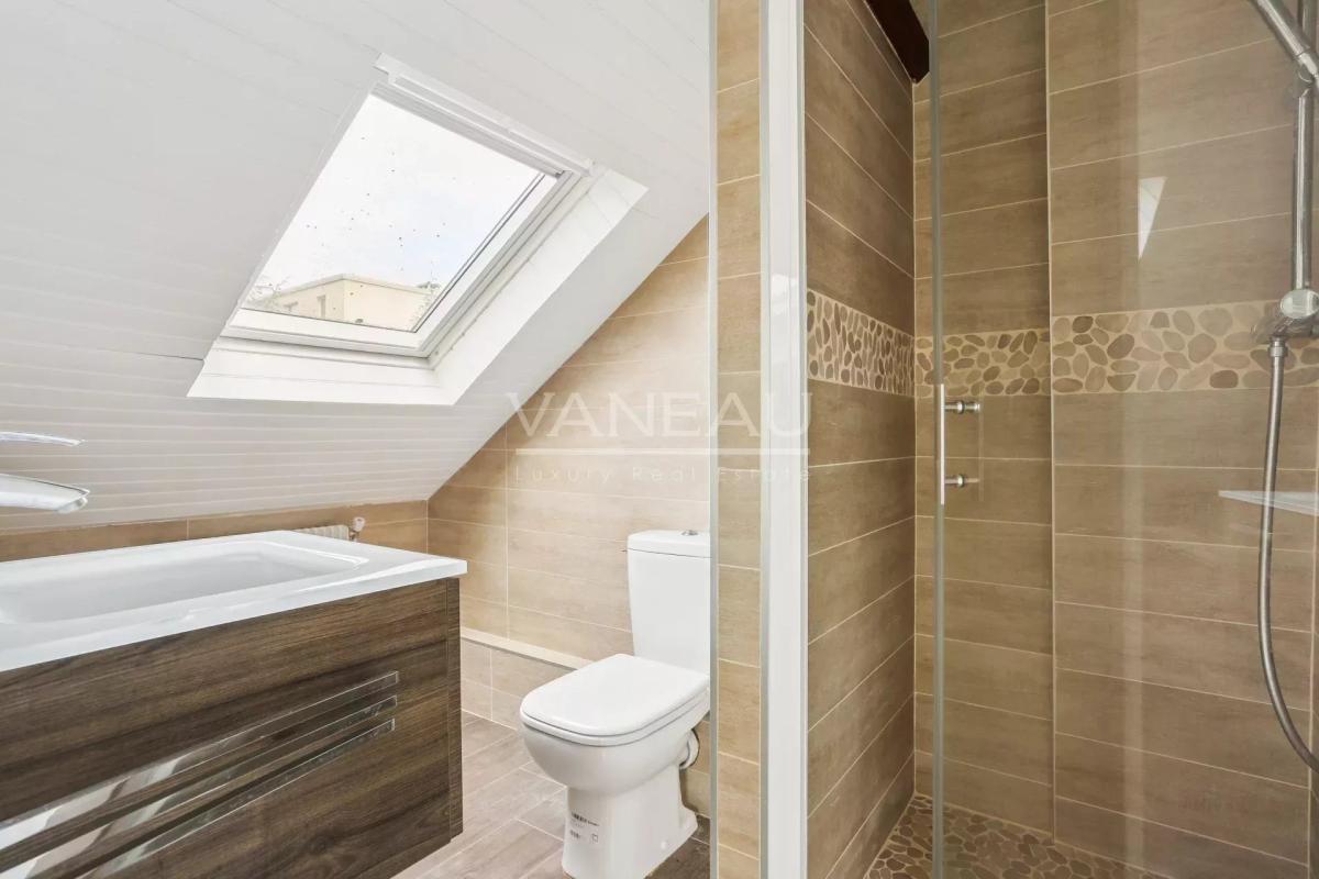 Sceaux (92330) - Villa de six pièces avec jardin fruitier -