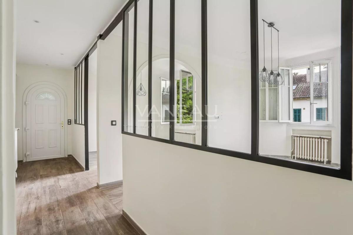 Sceaux (92330) - Villa de six pièces avec jardin fruitier -