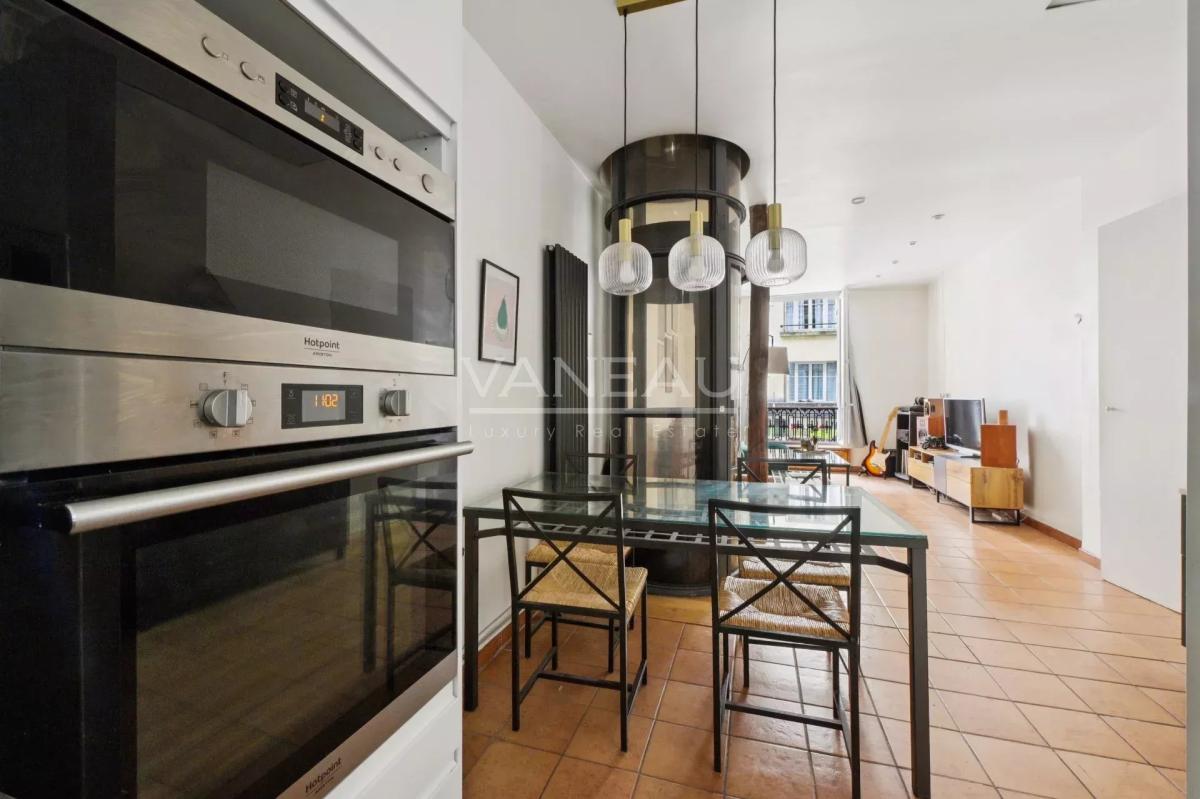 Paris IXe - Rue Mansart - Six pièces en triplex - Habitation et 