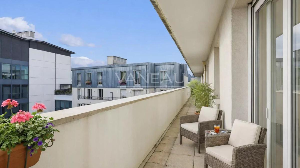 Exclusivité : Trois pièces avec balcon en étage