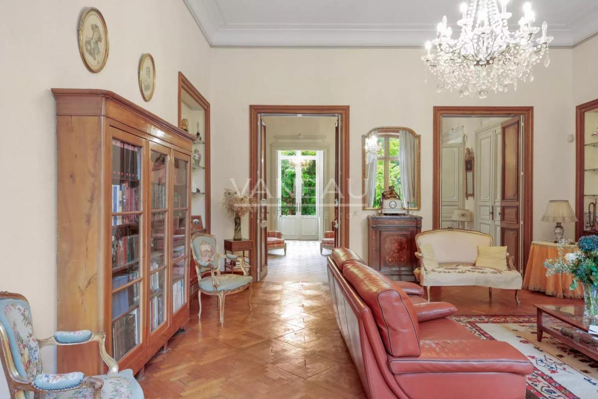 Évreux (27) - Magnifique propriété. Domaine sur parc arboré de 2