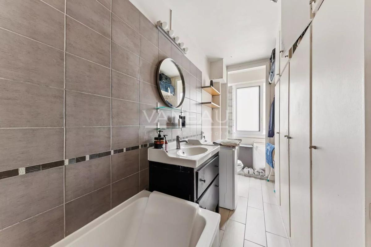 Boulogne Mairie -  Trois pièces 52 m² -  Etage élevé