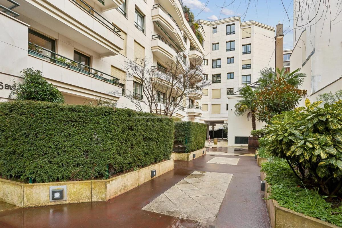 Deux pièces avec terrasse-jardin au calme