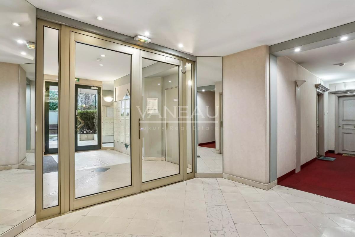 Deux pièces avec terrasse-jardin au calme