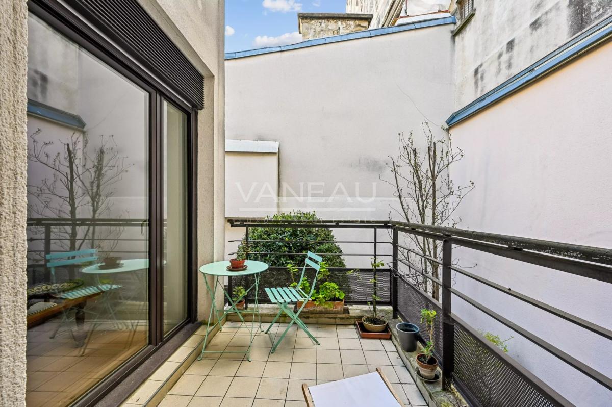 PARIS XVe - Commerce : Appartement familial avec balcon au calme