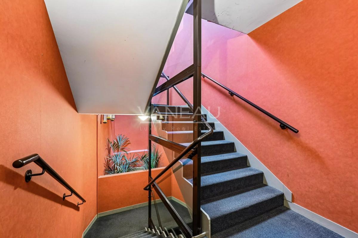 PARIS XVe - Commerce : Appartement familial avec balcon au calme