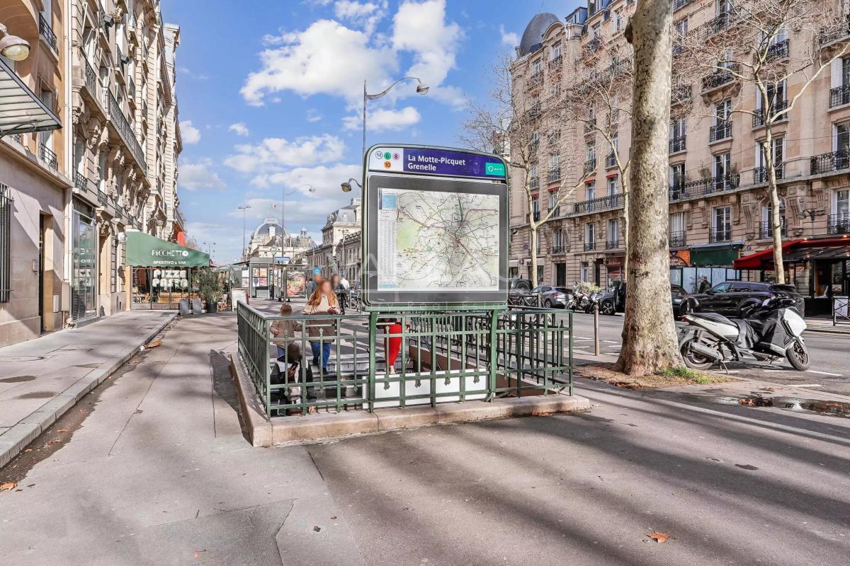 Paris 15ème - La Motte-Picquet-Grenelle - Charmant 2 pièces traversant