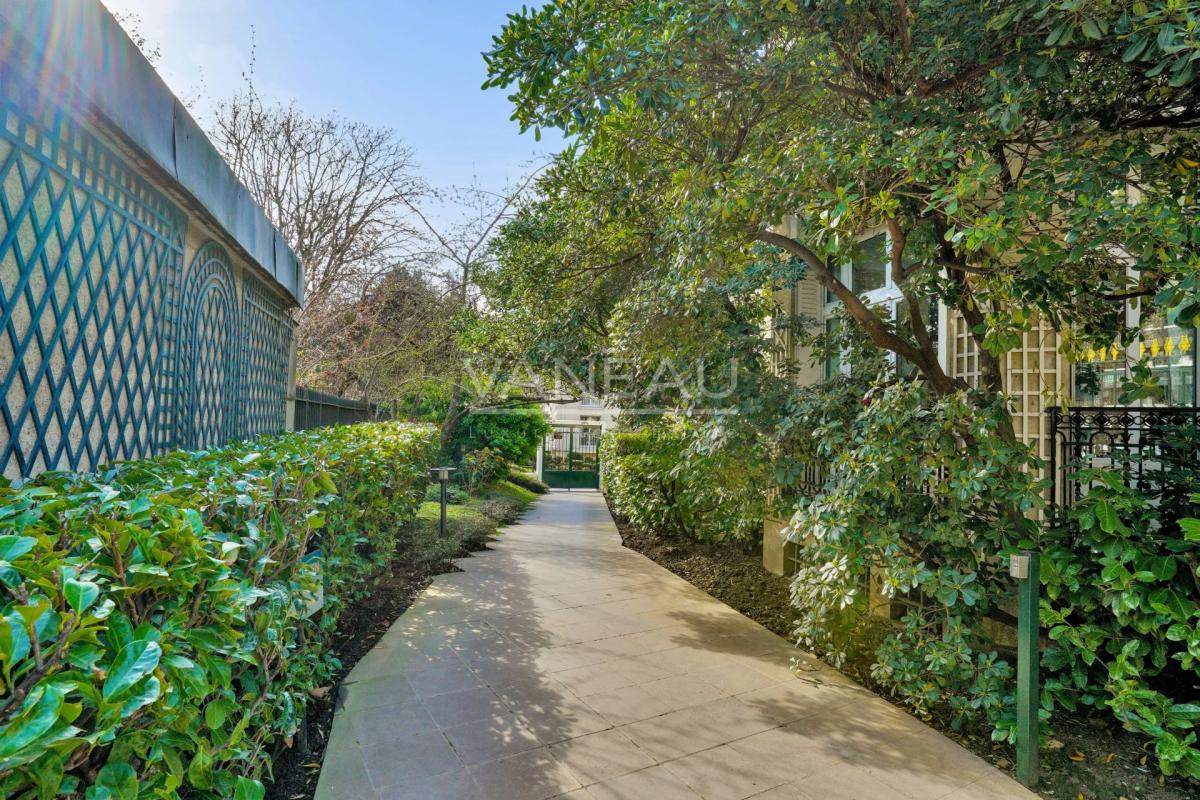 Paris XIIIe Saint-Jacques - Bel appartement trois pièces dans ré