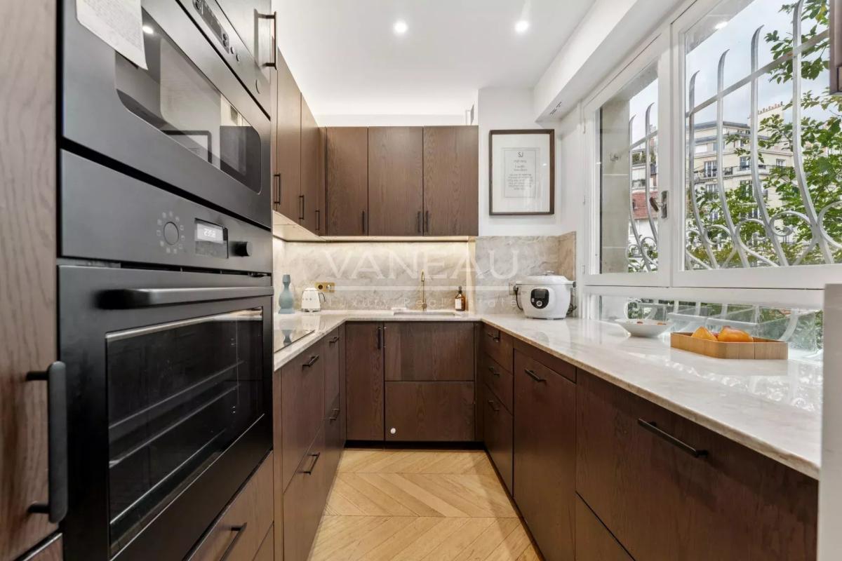 Paris XVIe - Village d'Auteuil - Bel appartement rénové avec gra