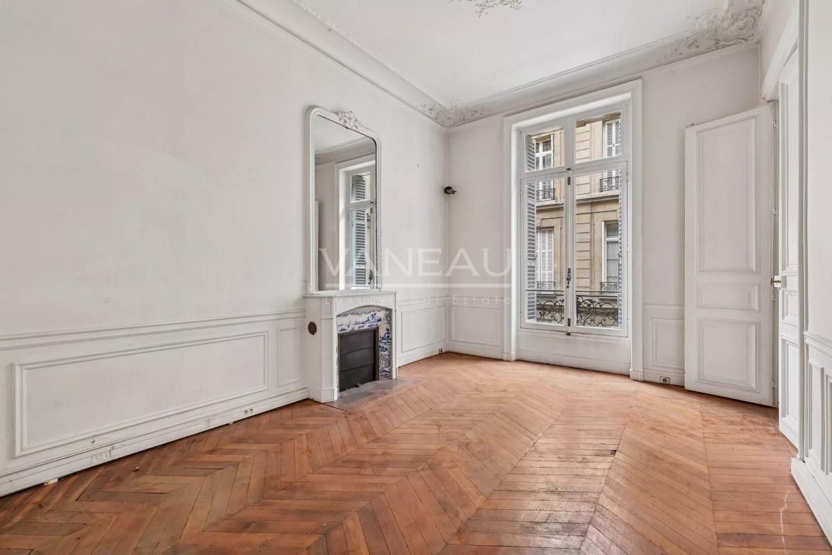 Paris VIII - Triangle d'or - Appartement de caractère traversant