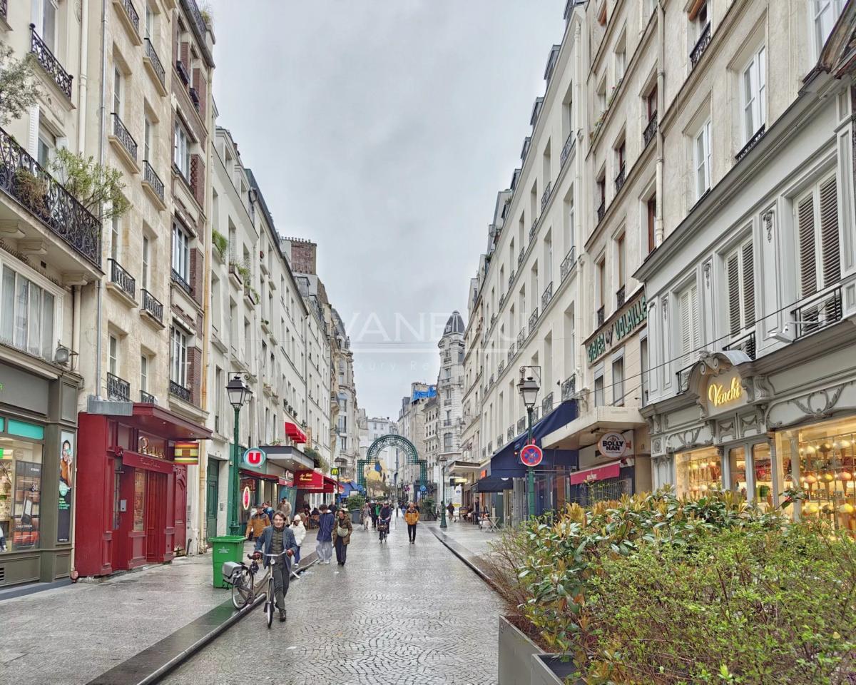 Paris IIe - Montorgueil - Studio dernier étage avec terrasse