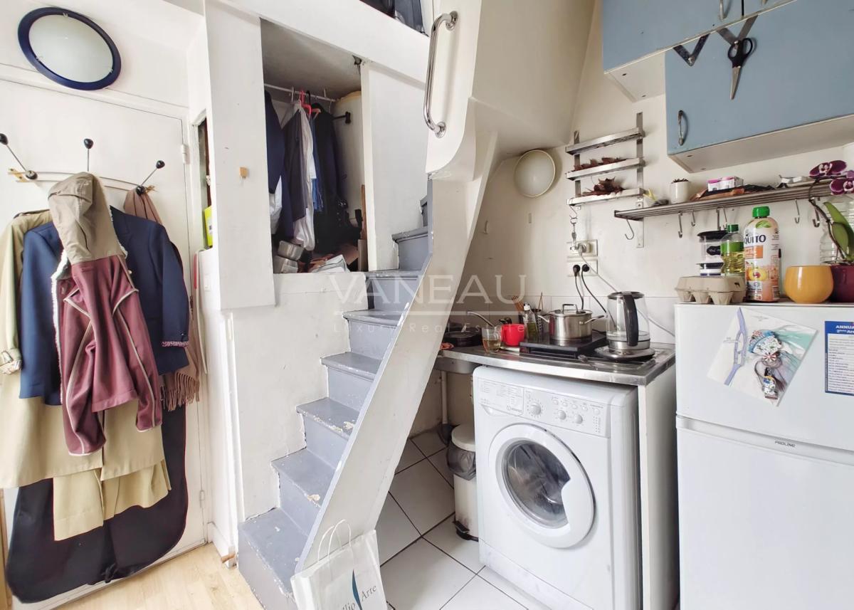 Paris IIe - Montorgueil - Studio dernier étage avec terrasse