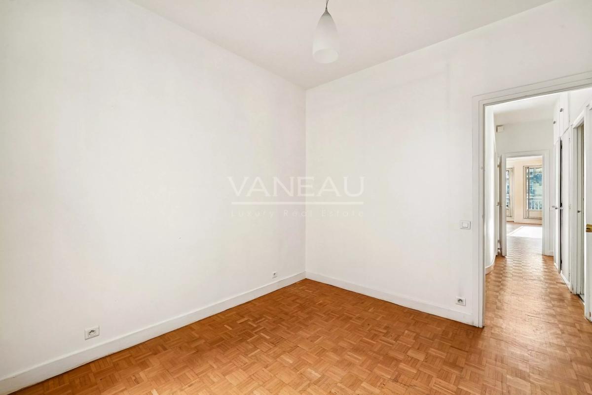 Paris XVIe- Georges Mandel - Pied à terre avec balcon