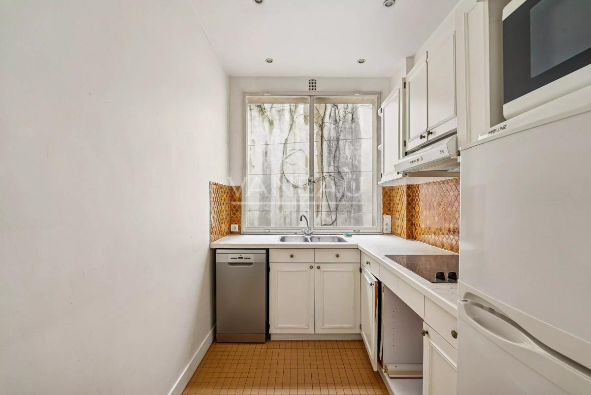 Paris XVIe- Georges Mandel - Pied à terre avec balcon