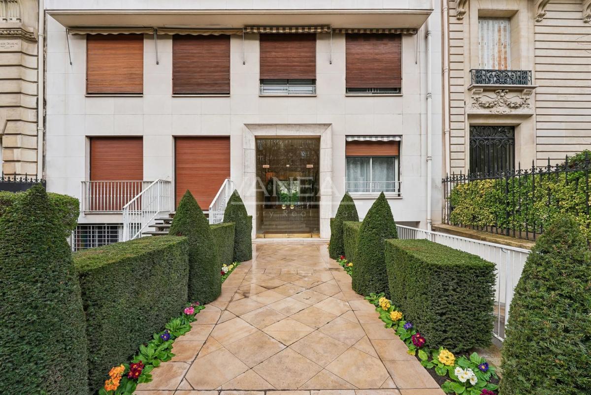 Paris XVIe- Georges Mandel - Pied à terre avec balcon