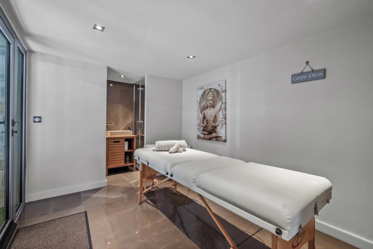 CANNES CROISETTE – UNIQUE VILLA