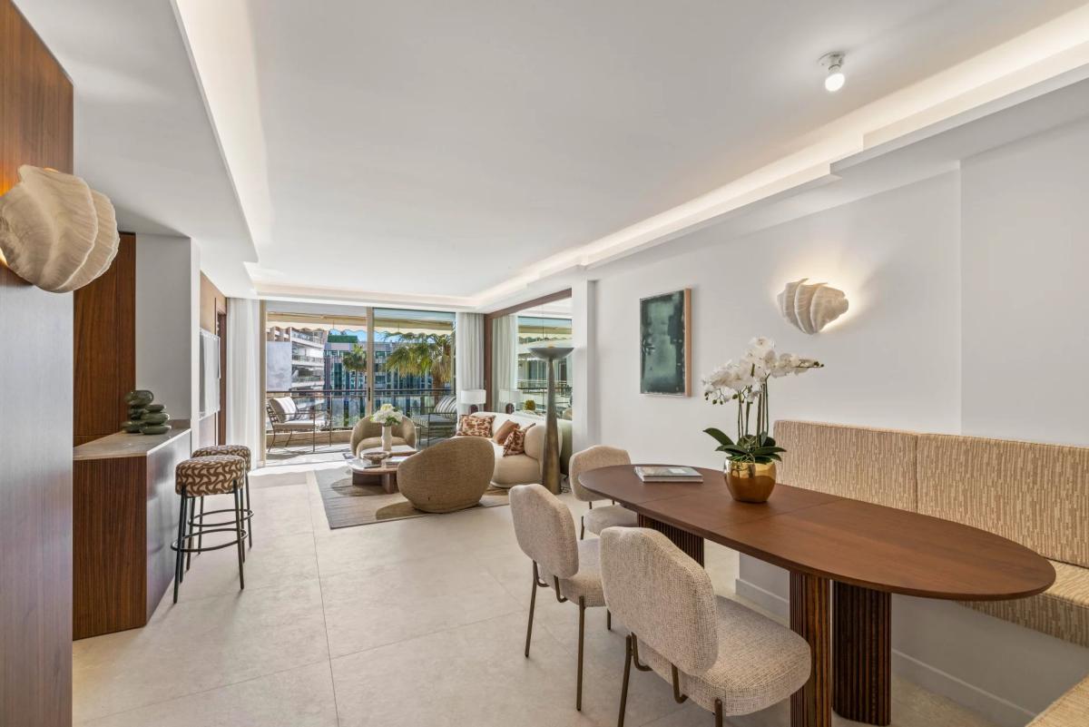 Cannes Croisette Grand Hotel Appartement 4 Pièces vue mer à vend
