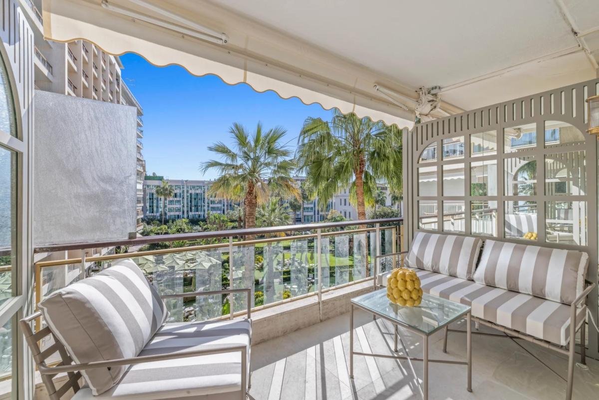 Cannes Croisette Grand Hotel Appartement 4 Pièces vue mer à vend