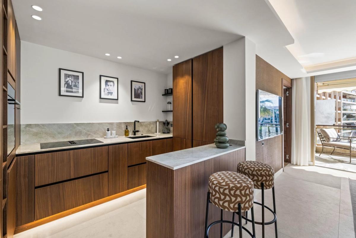 Cannes Croisette Grand Hotel Appartement 4 Pièces vue mer à vend