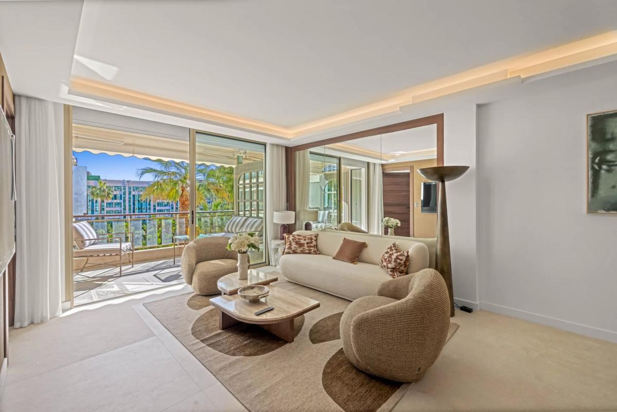 Cannes Croisette Grand Hotel Appartement 4 Pièces vue mer à vend