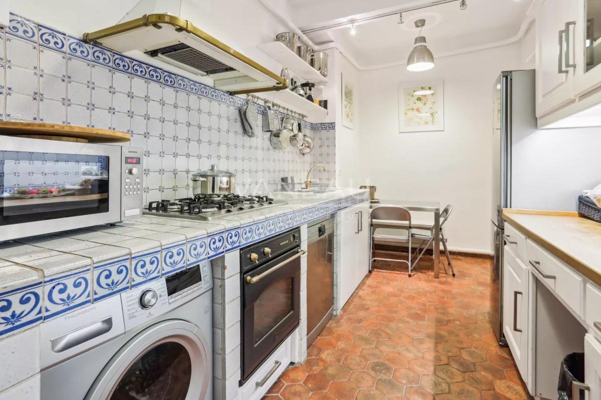 Paris VIIe - Rue de Bourgogne - Appartement familial et d'except