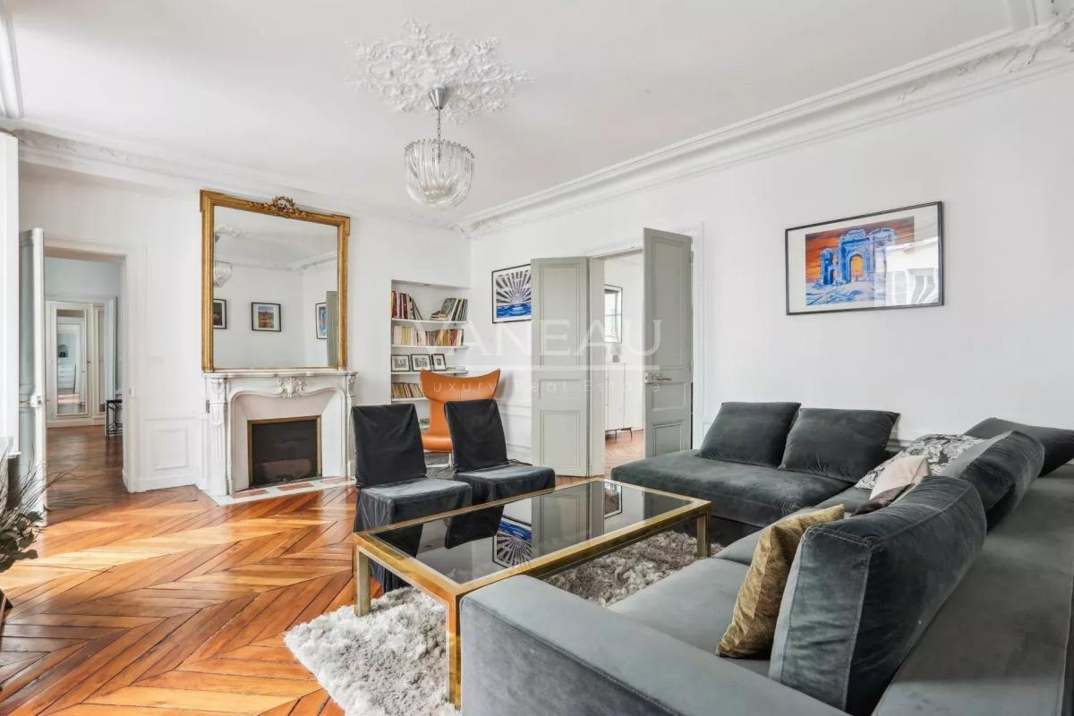 Paris VIIe - Rue de Bourgogne - Appartement familial et d'except