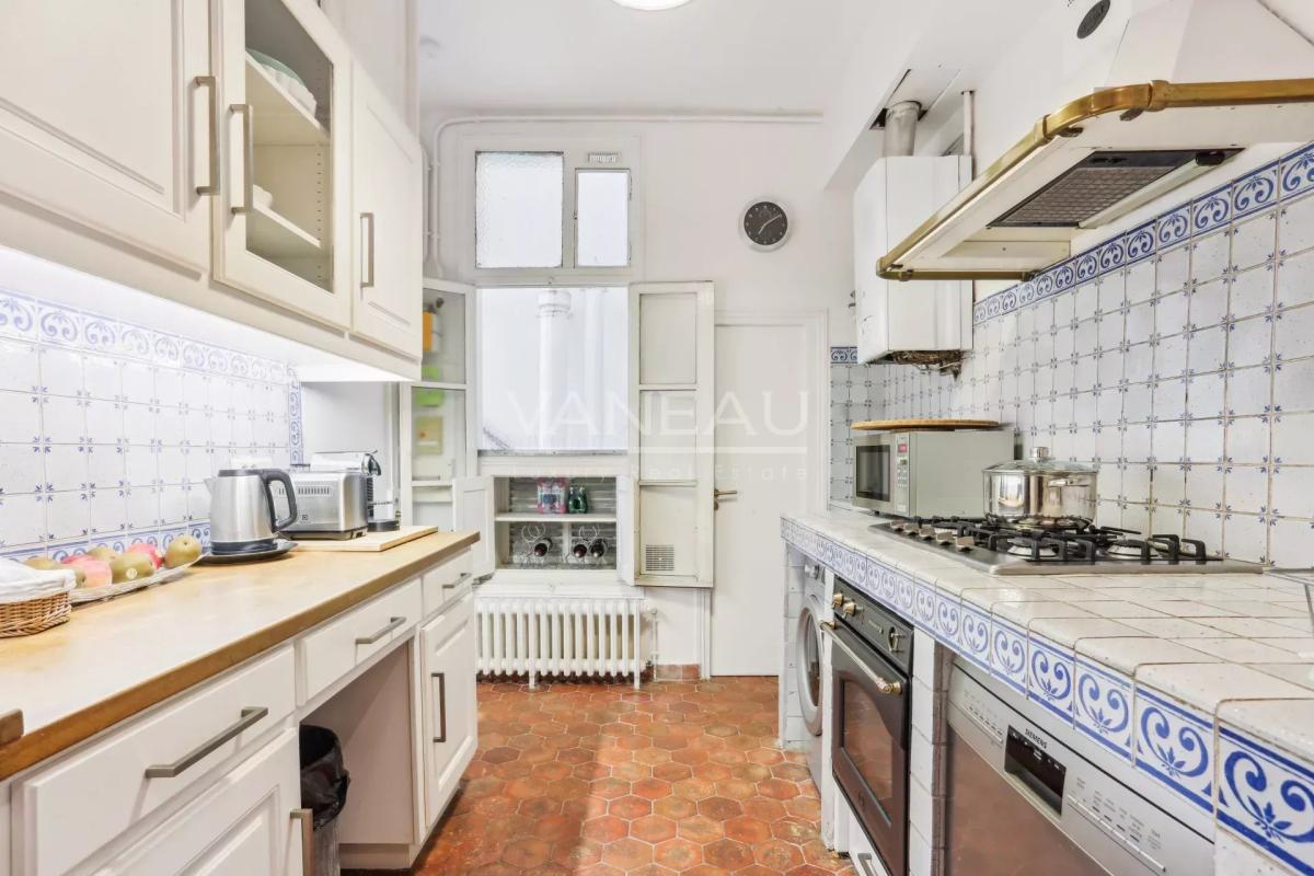 Paris VIIe - Rue de Bourgogne - Appartement familial et d'except