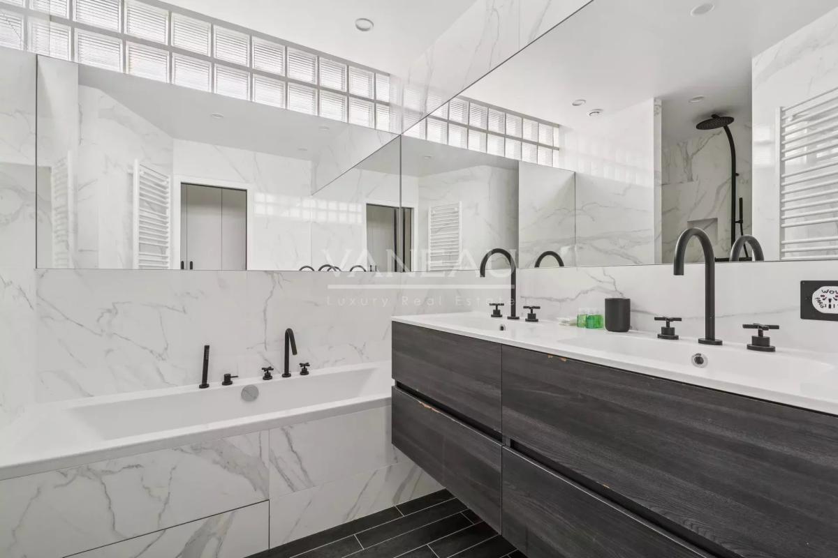 Paris XVII - Parc Monceau - Dernier étage terrasse