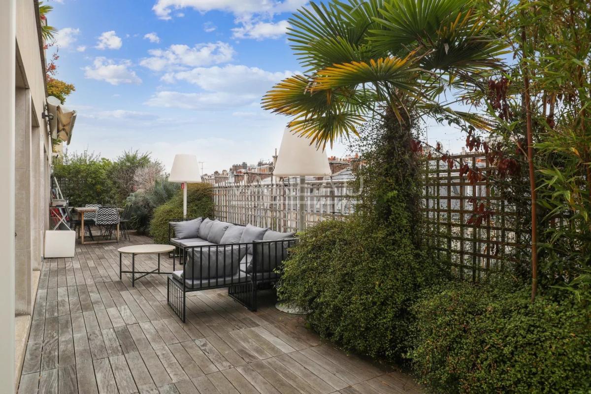 Paris XVII - Parc Monceau - Dernier étage terrasse