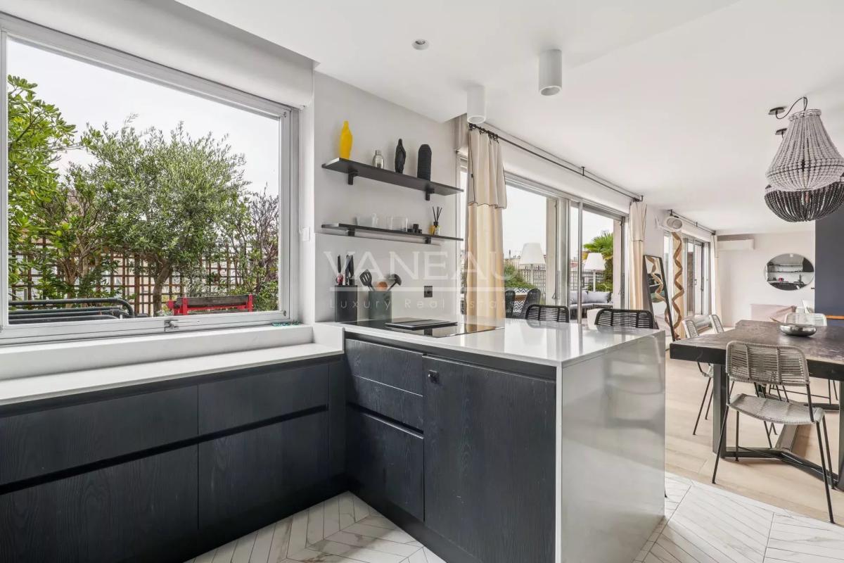 Paris XVII - Parc Monceau - Dernier étage terrasse