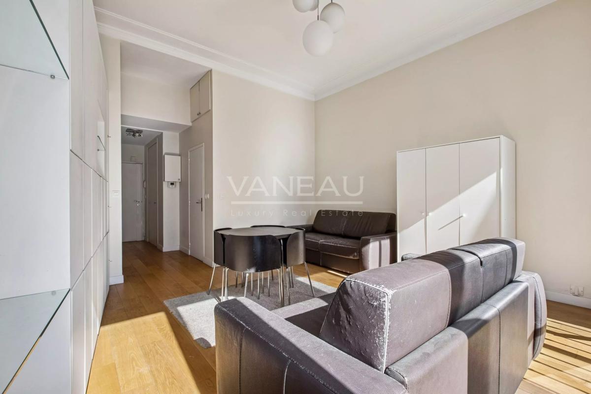 PARIS VIIIe - Champs-Elysées / Boétie