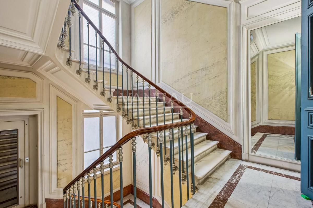 PARIS VIIIe - Champs-Elysées / Boétie