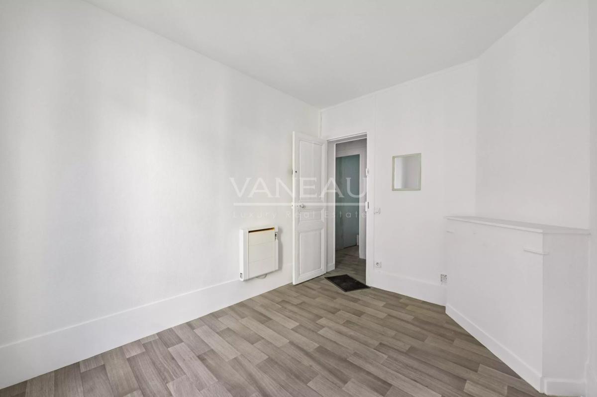 Paris XVIIIème – Rue Joseph Dijon – 2 pièces à rénover au 5ᵉ éta