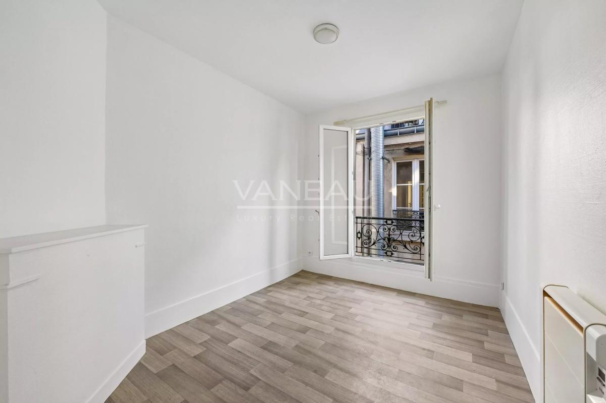 Paris XVIIIème – Rue Joseph Dijon – 2 pièces à rénover au 5ᵉ éta