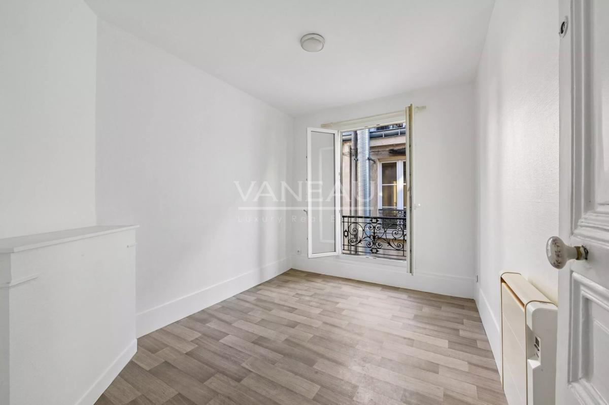 Paris XVIIIème – Rue Joseph Dijon – 2 pièces à rénover au 5ᵉ éta