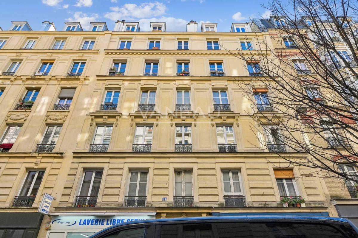 Paris XVIIIème – Rue Joseph Dijon – 2 pièces à rénover au 5ᵉ éta