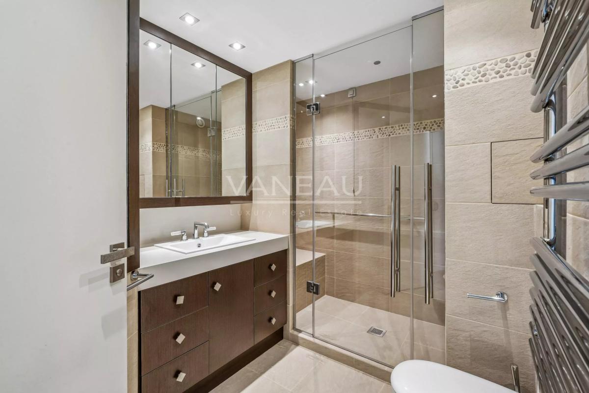 Neuilly - Mairie - Calme sur jardin