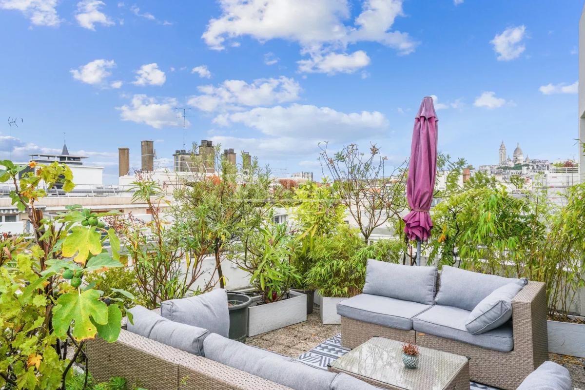 Exclusivité - Paris XVIIIe - Studio avec Terrasse vue Montmartre