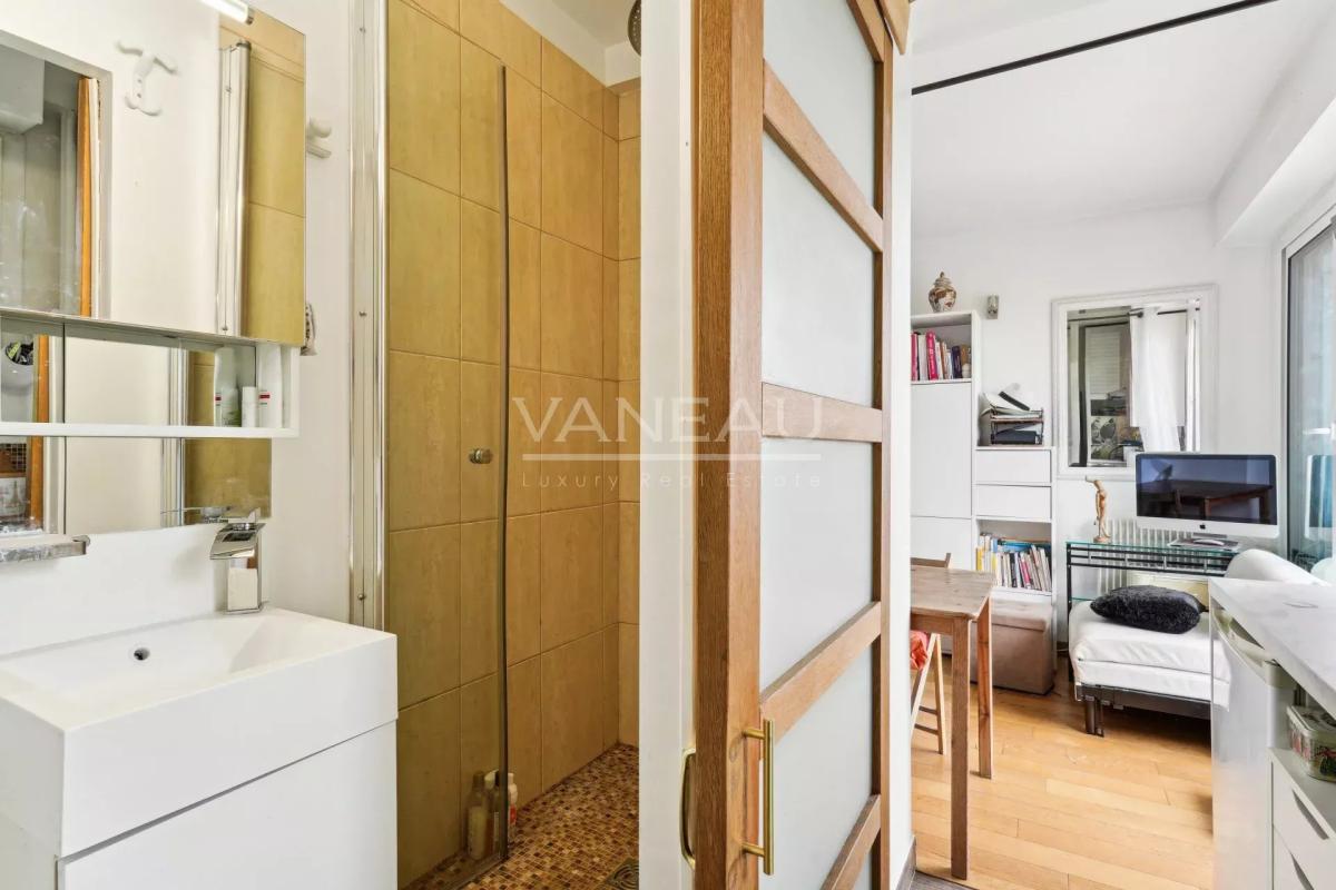 Exclusivité - Paris XVIIIe - Studio avec Terrasse vue Montmartre