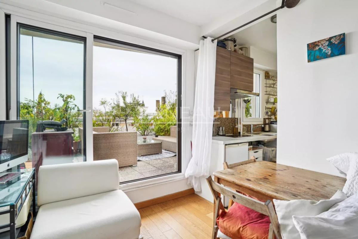 Exclusivité - Paris XVIIIe - Studio avec Terrasse vue Montmartre