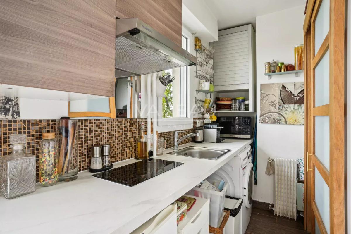 Exclusivité - Paris XVIIIe - Studio avec Terrasse vue Montmartre