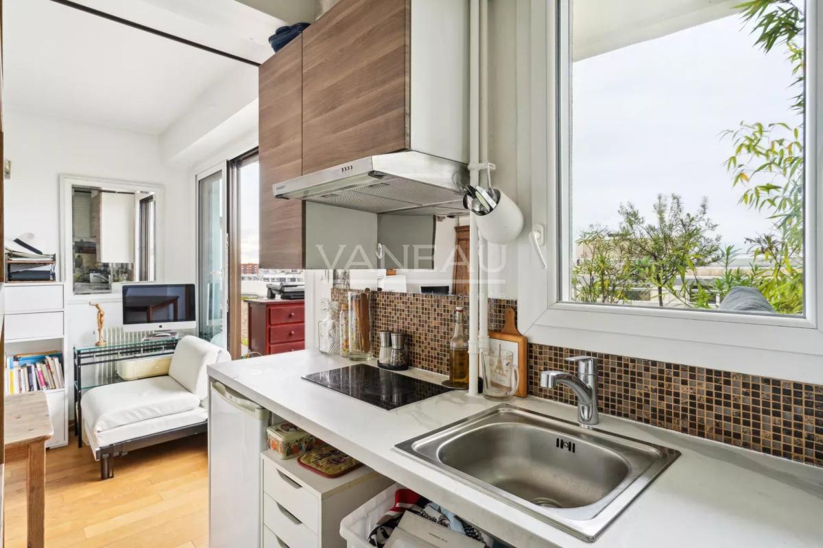 Exclusivité - Paris XVIIIe - Studio avec Terrasse vue Montmartre